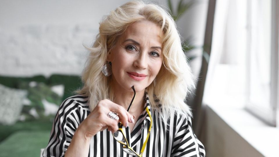Женщины 50+ могут сочетать комфорт и элегантность: как создавать крутые образы — что делать, чтобы выглядеть дорого и смело