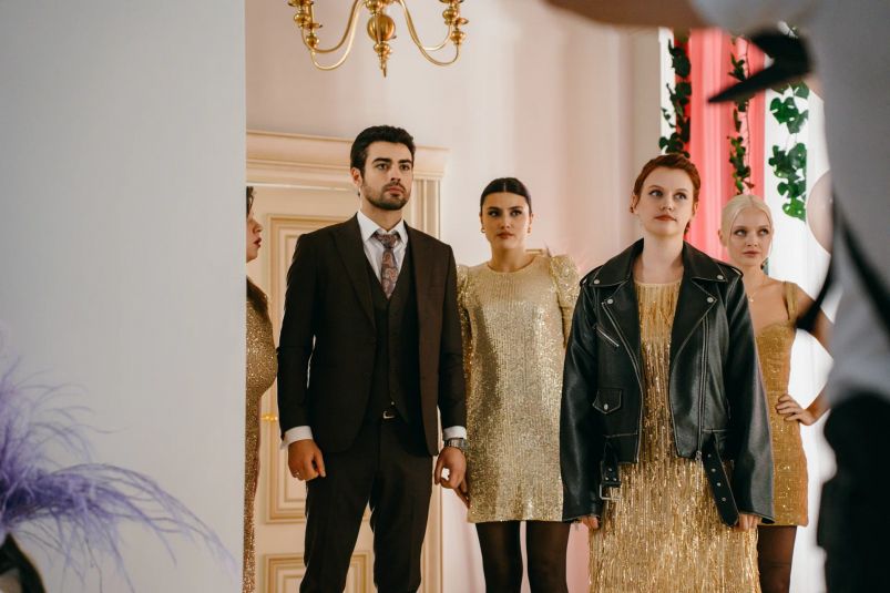 Они постучат в ваши экраны: завершились съемки сериала "Постучись в мою дверь в Москве"