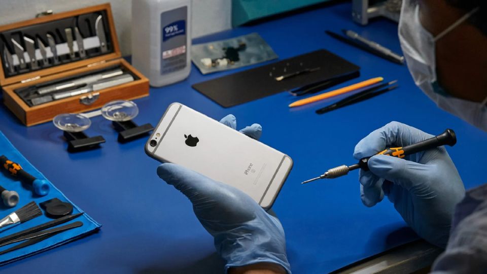  iPhone:        