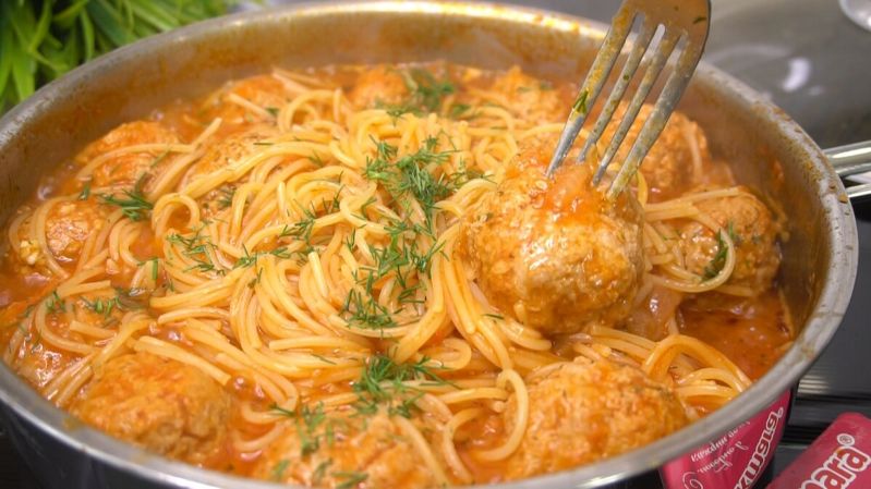 Влюбитесь в тефтели и спагетти: рецепт, который стал хитом на каждой кухне