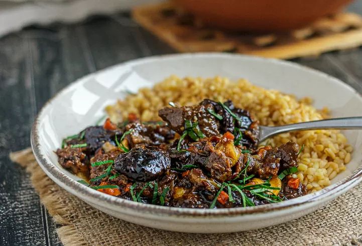 Говядина с черносливом: секреты идеального блюда для любого стола