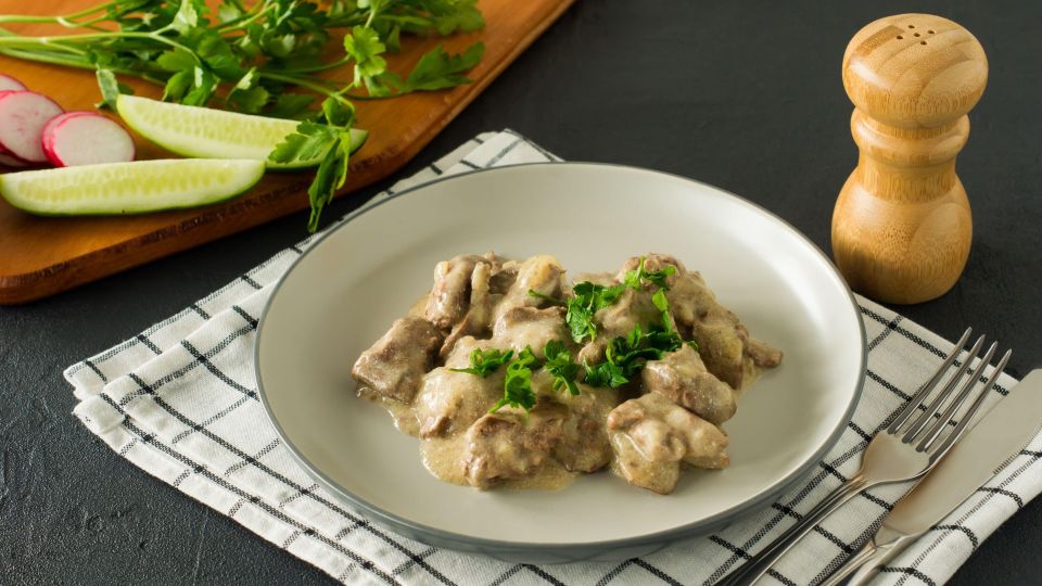 Куриная печень будет таять во рту: нежнейший соус превратит ее в шедевр