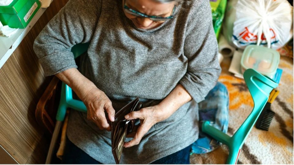 Сравнение пенсий: работающие пенсионеры теряют в доходах