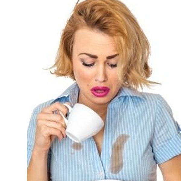 Как перекись водорода поможет справиться с пятнами от вина на одежде