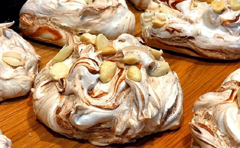 Творите волшебство на кухне: как легко приготовить безе с орехами и шоколадом