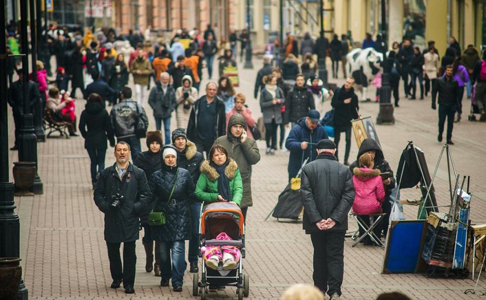 Почти половина россиян живет без сбережений: тревожная статистика 2025 года