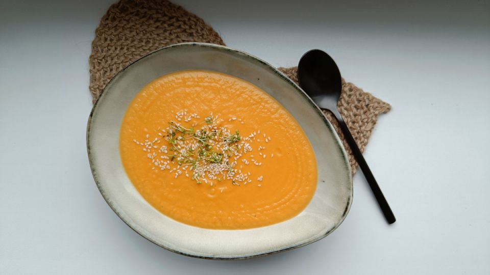 Суп-пюре из батата: согревающий рецепт на зиму с имбирём и чесноком