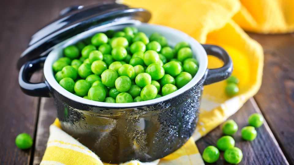 Этим способом заморозите зеленый горошек в два счета: запасов хватит до конца зимы