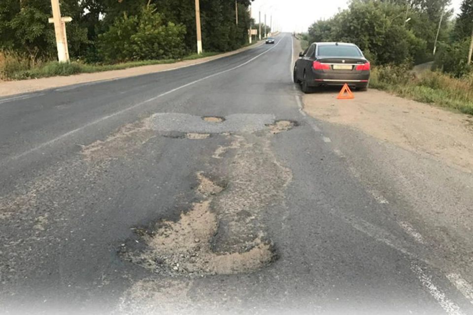 Как женщина выиграла суд и взыскала 800 тысяч рублей с дорожной компании за ДТП на плохой дороге