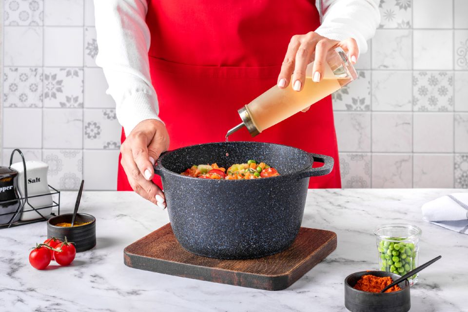 Секреты антипригарной посуды: как сделать готовку простее и приятнее