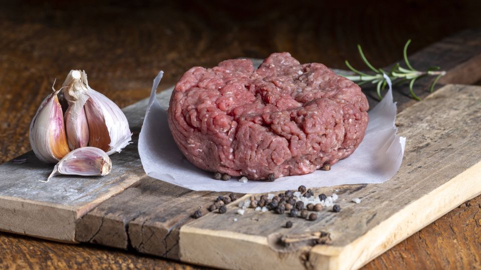 Всего один ингредиент, и фарш получится сочным и воздушным: идеальная основа для нежных блюд