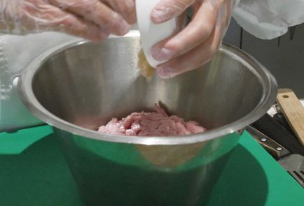 Кулинарный шедевр: как приготовить куриные котлеты с нежным соусом из ряженки