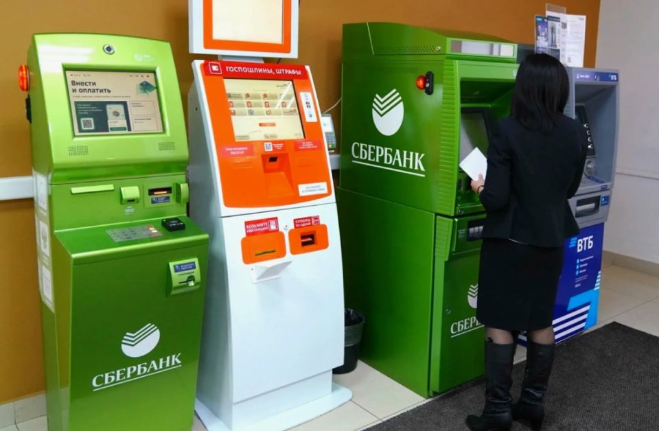 Почему банкоматы сходят на нет: экономические реалии и новые тренды