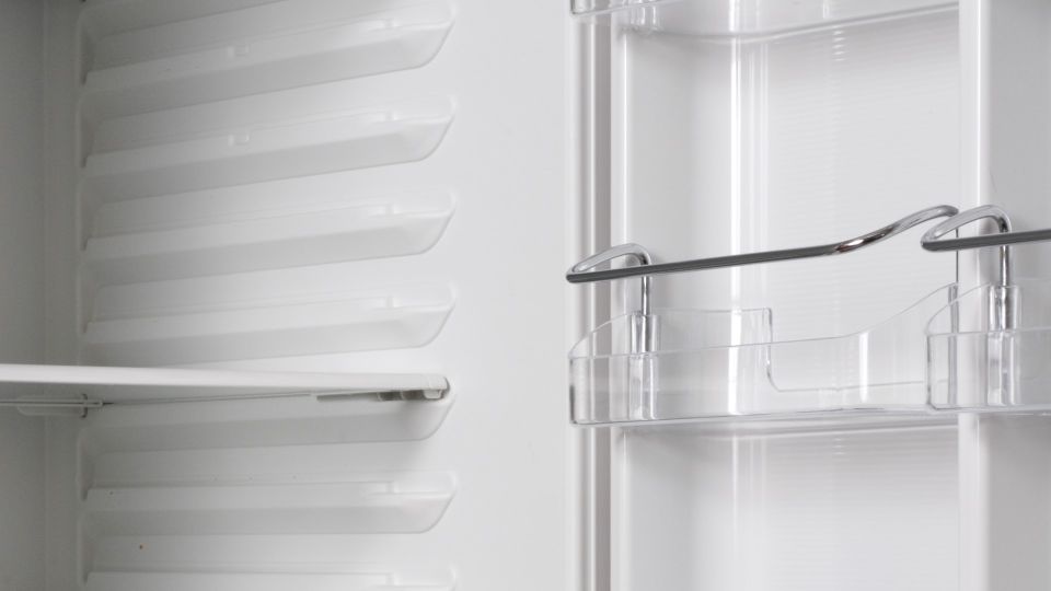 Царапины на холодильнике исчезнут бесследно: поможет простая хитрость