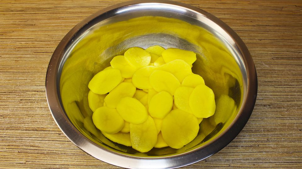 Идеальный ужин за 45 минут: картофельная запеканка с курицей под сырной корочкой