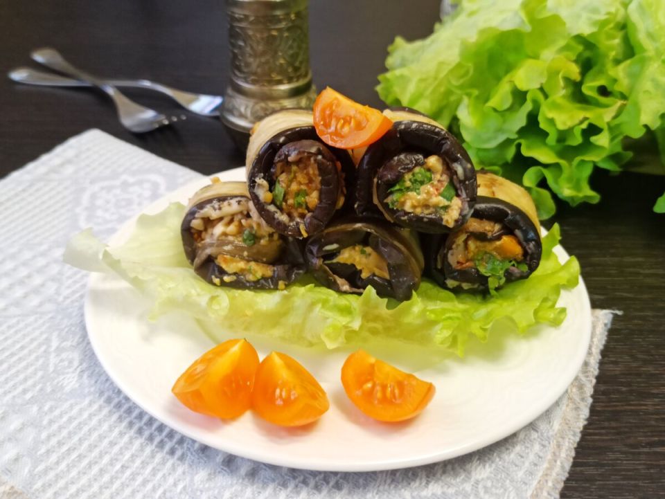 Рулетики из баклажанов с орехами и грибами: Праздничное угощение для гурманов