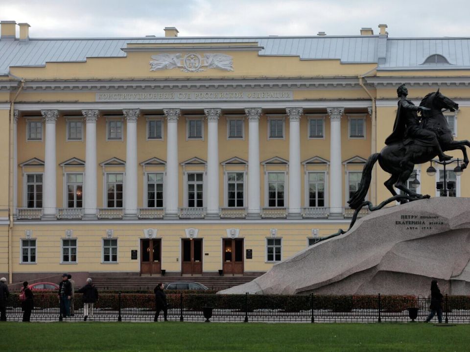 Конституционный суд уточнил условия для отставки депутатов