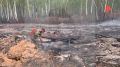 В Забайкальском крае бушует сильный верховой пожар: люди пытаются "отбить" огонь рядом с посёлками Новокручининский и Маккавеево, но все усложняется сильными порывами ветра