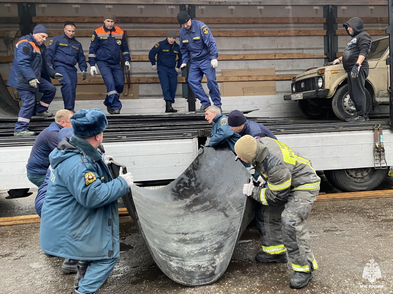 В зону СВО направили транспортерную ленту для обшивки военной техники В зону СВО направили транспортерную ленту для обшивки военной техники