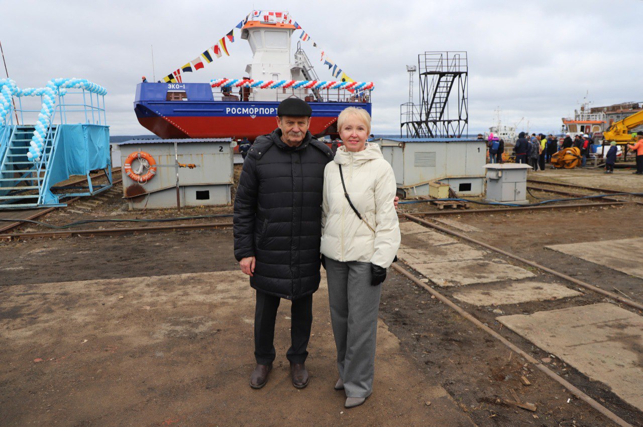 Ольга Шмаеник приняла участие в церемонии спуска на воду нефтемусоросборщика «ЭКО-1» Ольга Шмаеник приняла участие в церемонии спуска на воду нефтемусоросборщика «ЭКО-1»