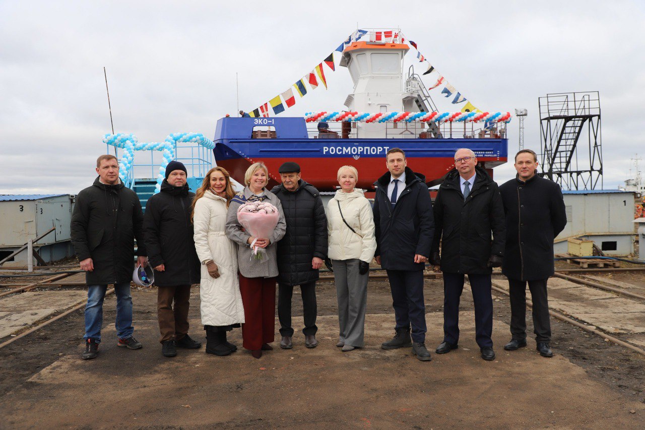 Ольга Шмаеник приняла участие в церемонии спуска на воду нефтемусоросборщика «ЭКО-1» Ольга Шмаеник приняла участие в церемонии спуска на воду нефтемусоросборщика «ЭКО-1»