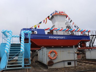 Ольга Шмаеник приняла участие в церемонии спуска на воду нефтемусоросборщика «ЭКО-1»