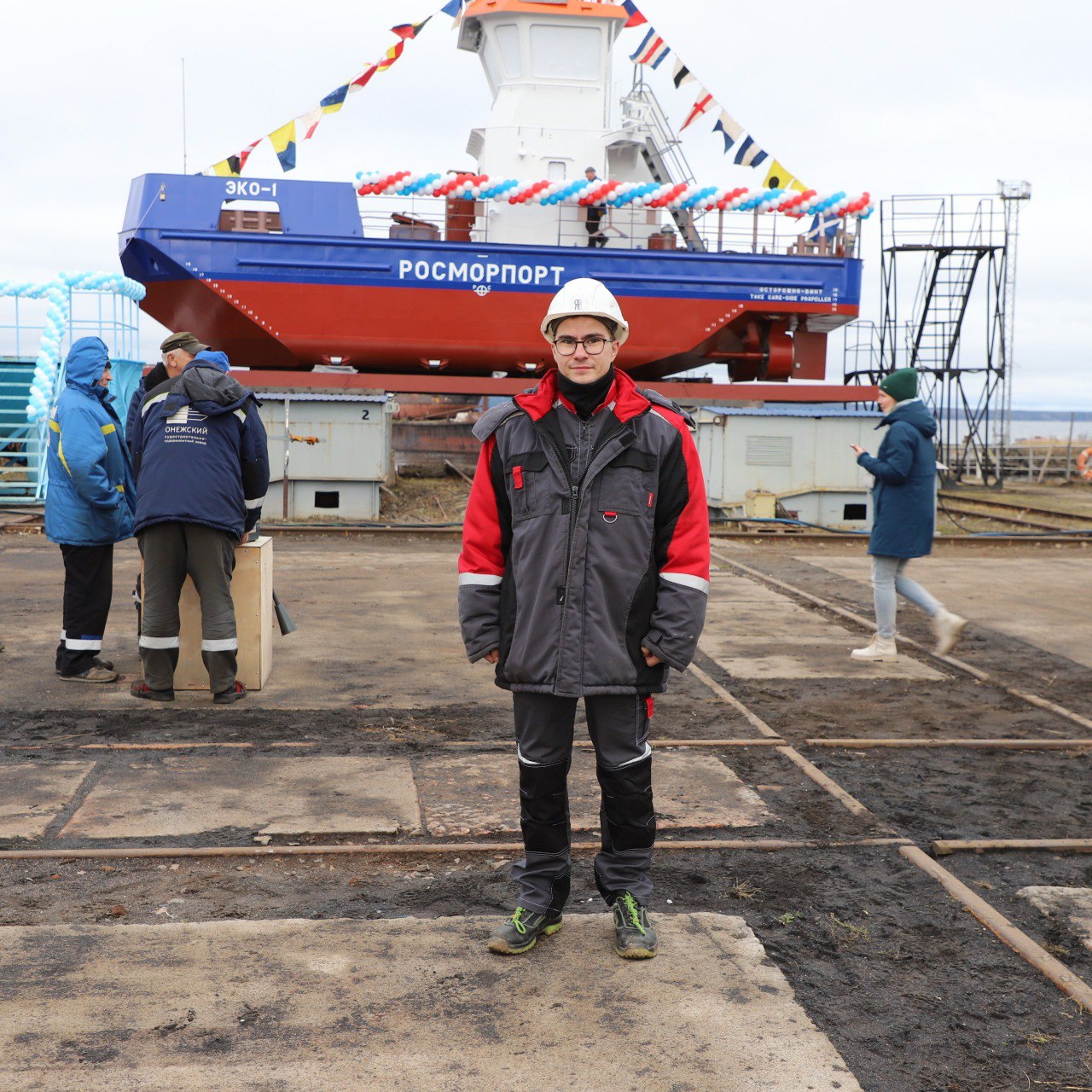 Ольга Шмаеник приняла участие в церемонии спуска на воду нефтемусоросборщика «ЭКО-1» Ольга Шмаеник приняла участие в церемонии спуска на воду нефтемусоросборщика «ЭКО-1»