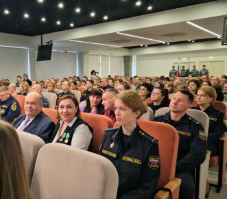 Сергей Шугаев поздравил судебных приставов Карелии с юбилеем службы