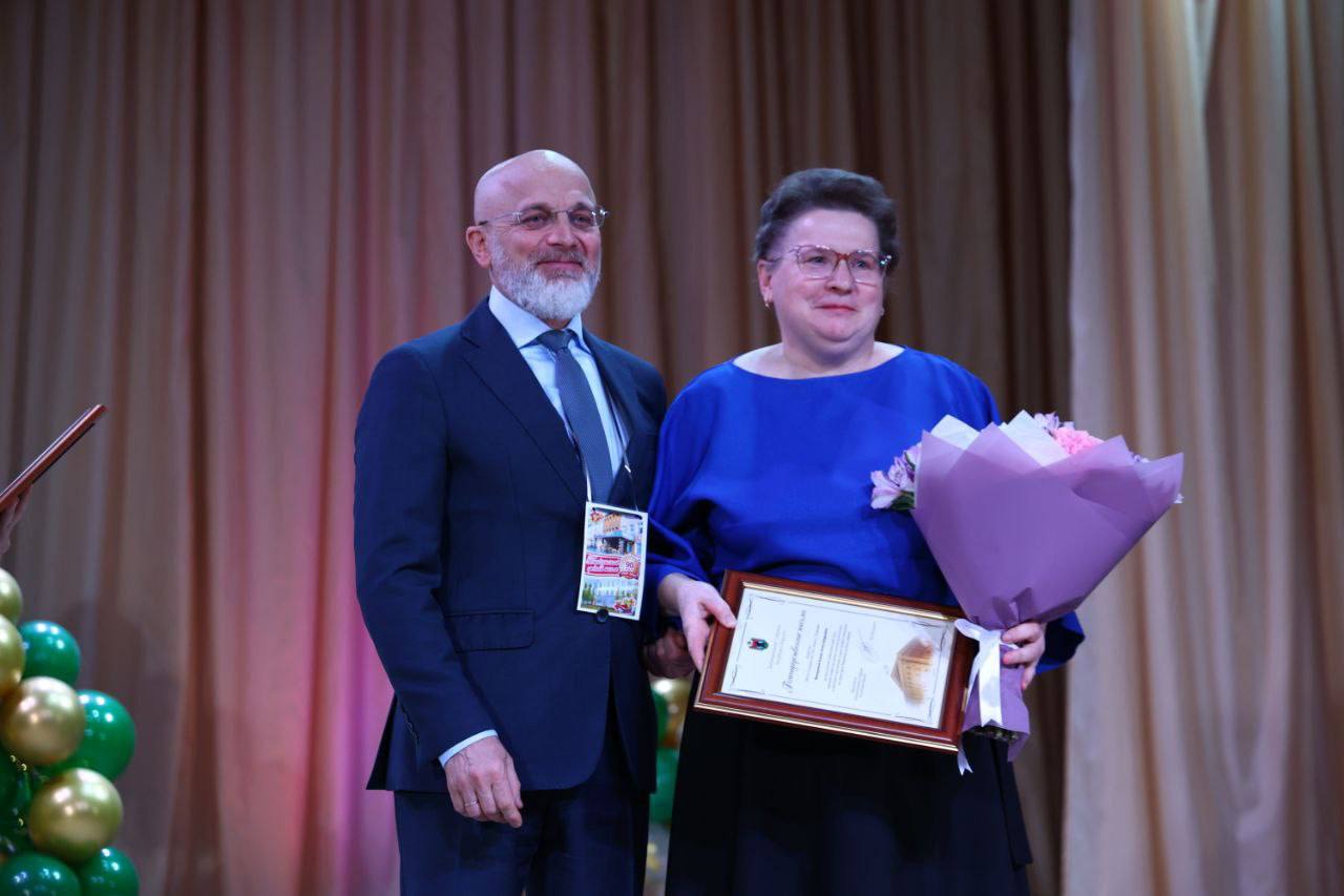 Пиндушская школа отметила 90-летие Пиндушская школа отметила 90-летие