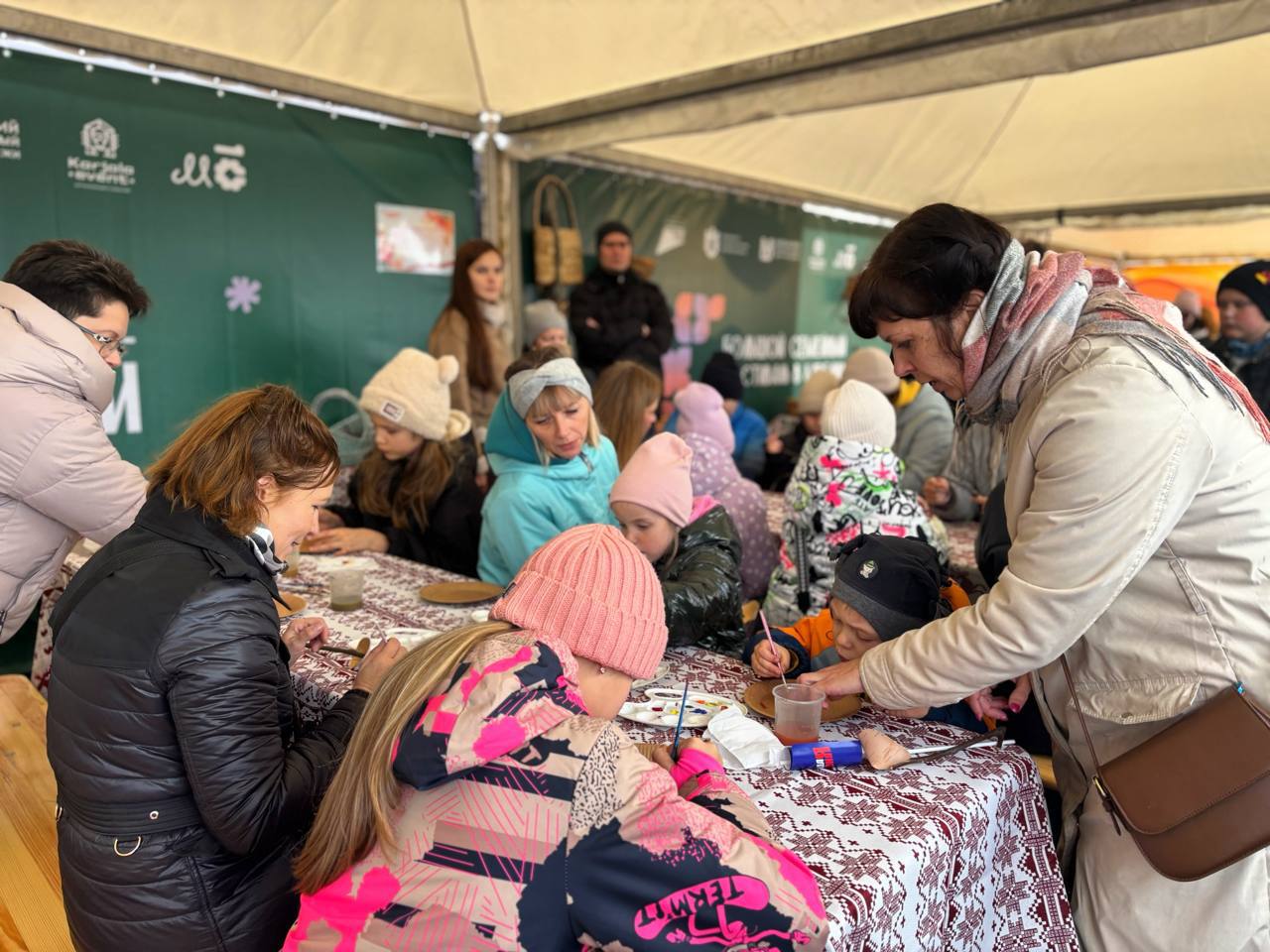 Колыхматова: Участники нашего осеннего фестиваля «Марьяне», который прямо сейчас проходит на площади Кирова! Колыхматова: Участники нашего осеннего фестиваля «Марьяне», который прямо сейчас проходит на площади Кирова!