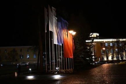 Колыхматова: Вместе с Главой Карелии Артуром Парфенчиковым и депутатом Законодательного собрания Сергеем Шугаевым проверили, как работает новое освещение у мемориального комплекса «Могила Неизвестного солдата с Вечным огнем...