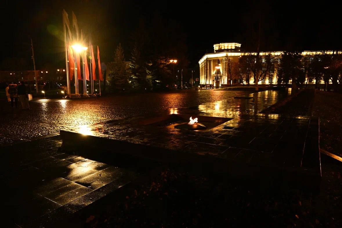 Колыхматова: Вместе с Главой Карелии Артуром Парфенчиковым и депутатом Законодательного собрания Сергеем Шугаевым проверили, как работает новое освещение у мемориального комплекса «Могила Неизвестного солдата с Вечным огнем... Колыхматова: Вместе с Главой Карелии Артуром Парфенчиковым и депутатом Законодательного собрания Сергеем Шугаевым проверили, как работает новое освещение у мемориального комплекса «Могила Неизвестного солдата с Вечным огнем...