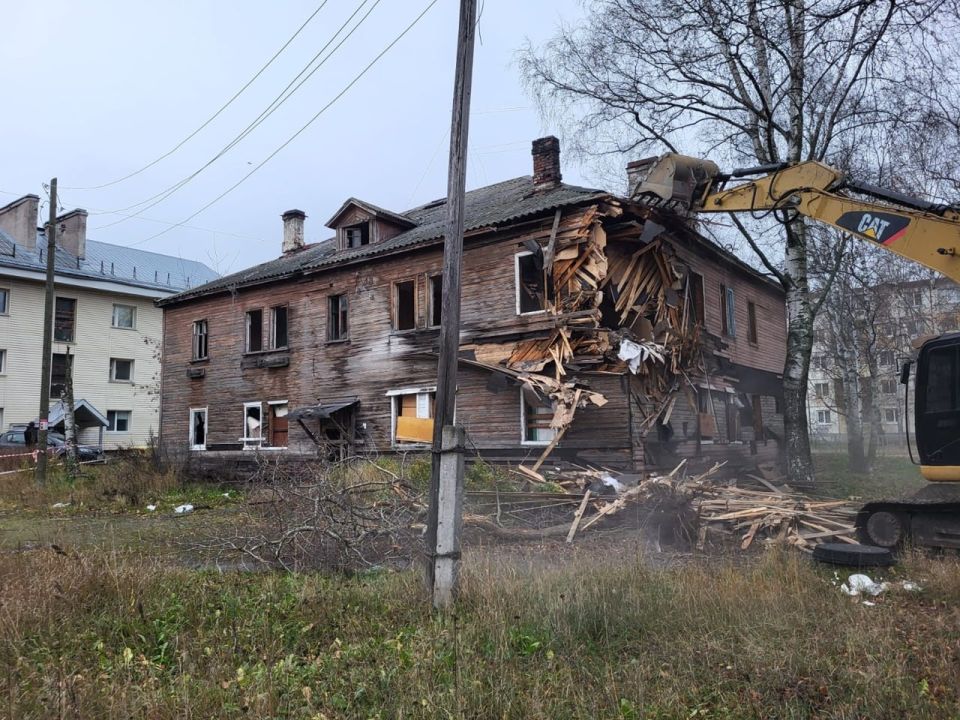 Очередной этап сноса расселенных аварийных домов начался в Петрозаводске