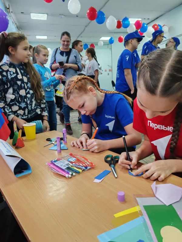 В День народного единства, в Питкярантском городском доме культуры состоялось особенное мероприятие – яркий концерт "Движение первых"! В День народного единства, в Питкярантском городском доме культуры состоялось особенное мероприятие – яркий концерт "Движение первых"!