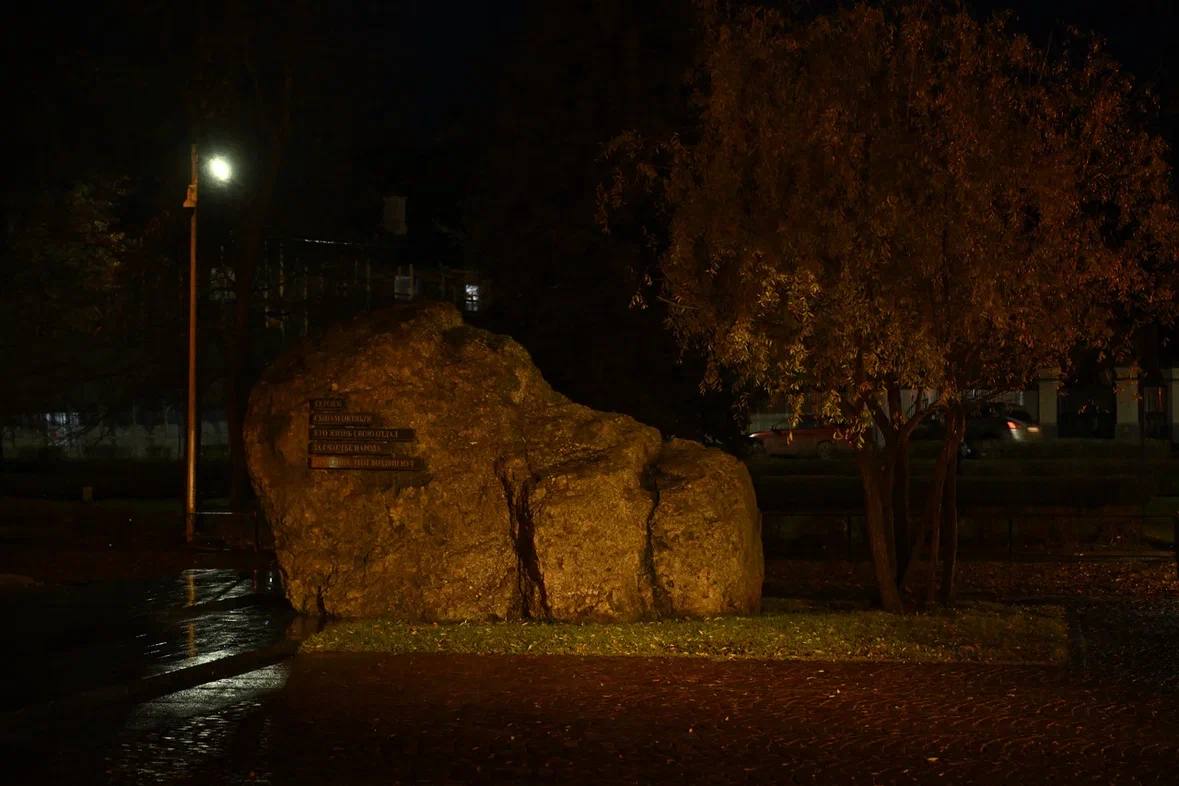 Колыхматова: Вместе с Главой Карелии Артуром Парфенчиковым и депутатом Законодательного собрания Сергеем Шугаевым проверили, как работает новое освещение у мемориального комплекса «Могила Неизвестного солдата с Вечным огнем... Колыхматова: Вместе с Главой Карелии Артуром Парфенчиковым и депутатом Законодательного собрания Сергеем Шугаевым проверили, как работает новое освещение у мемориального комплекса «Могила Неизвестного солдата с Вечным огнем...