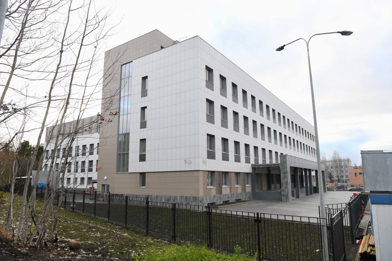 Колыхматова: Вместе с Главой Карелии Артуром Парфенчиковым, министром здравоохранения Михаилом Охлопковым, депутатами Петросовета и Законодательного собрания проверили ход строительства нового филиала поликлиники №4 на улице...