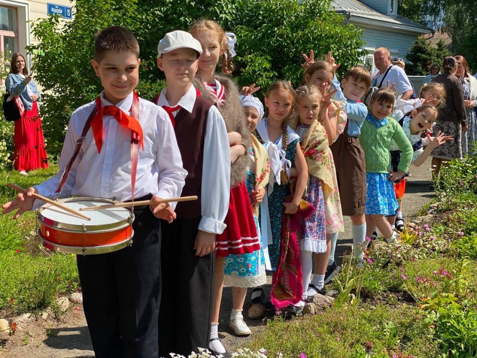 Колыхматова: Праздник «Город Победы», который музей-заповедник «Кижи» провел этим летом на день города, вошел в шорт-лист номинации «Событие года в «Серебряном ожерелье» премии «Фонтанка.ру — Признание и Влияние»