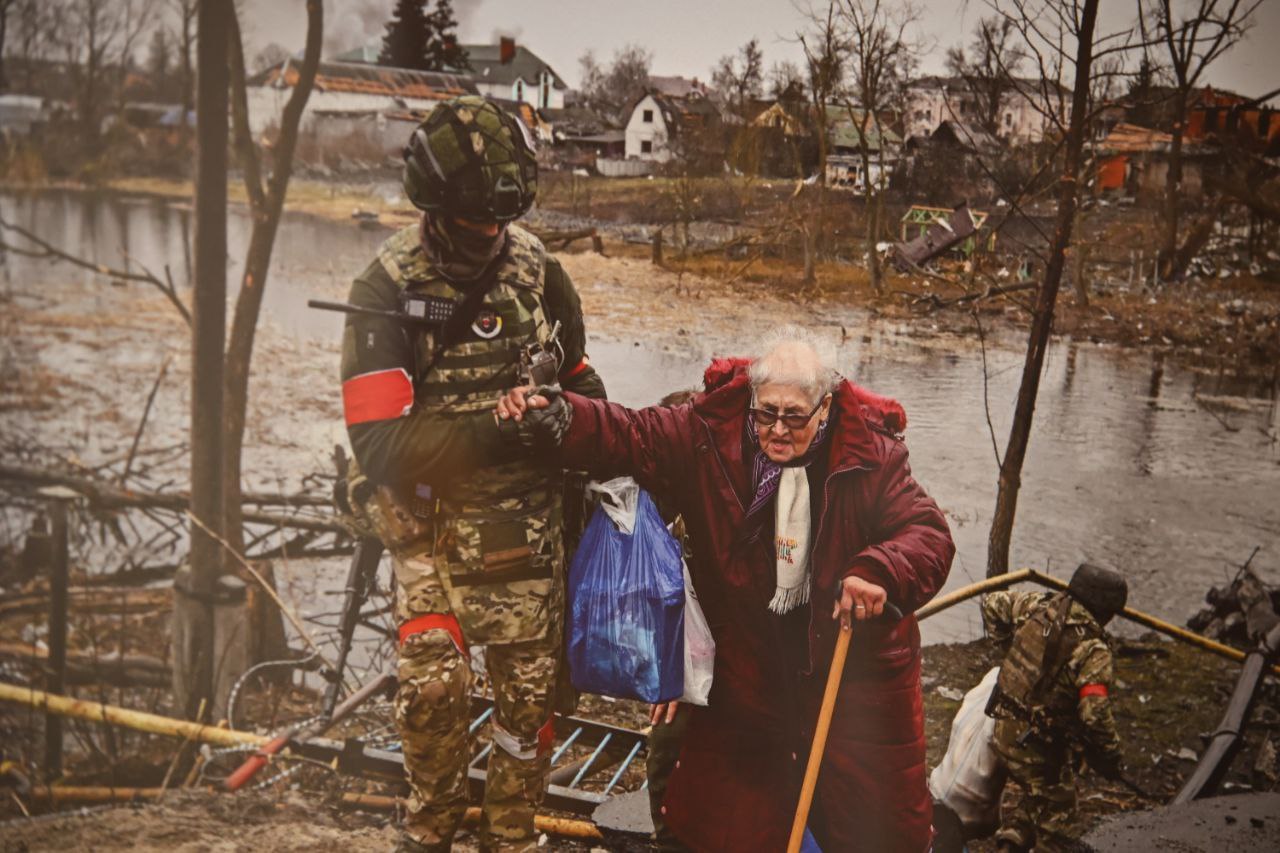 В Законодательном Собрании Карелии открылась фотовыставка «Хроники террора украинского неонацистского режима» В Законодательном Собрании Карелии открылась фотовыставка «Хроники террора украинского неонацистского режима»