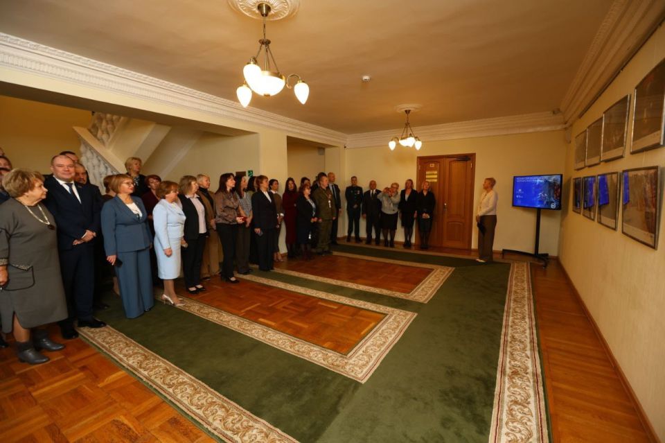 В Законодательном Собрании Карелии открылась фотовыставка «Хроники террора украинского неонацистского режима»