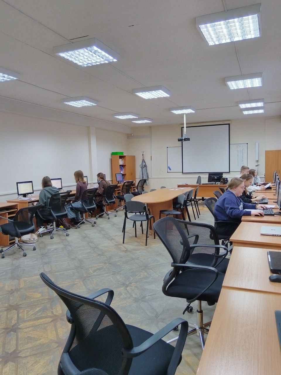 Более 80 старшеклассников Карелии приняли участие в региональном этапе олимпиады «Софиум» по избирательному праву Более 80 старшеклассников Карелии приняли участие в региональном этапе олимпиады «Софиум» по избирательному праву