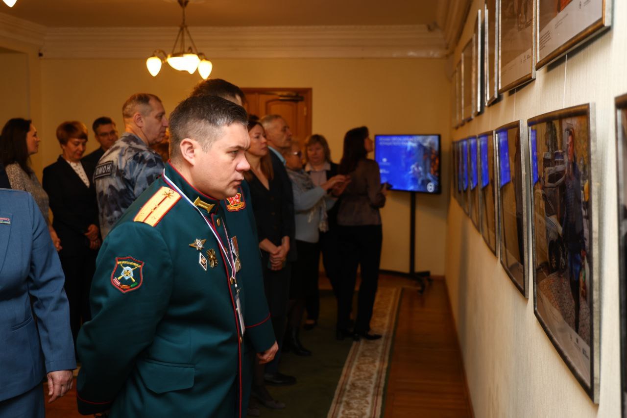 В Законодательном Собрании Карелии открылась фотовыставка «Хроники террора украинского неонацистского режима» В Законодательном Собрании Карелии открылась фотовыставка «Хроники террора украинского неонацистского режима»