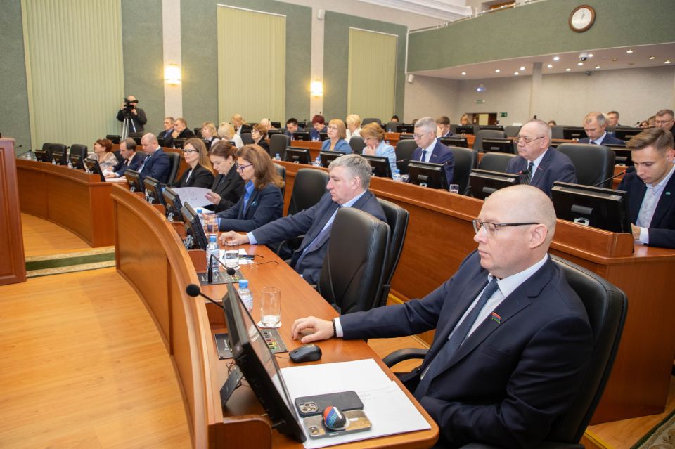 Проект закона об изменении Конституции Карелии прошел первое чтение