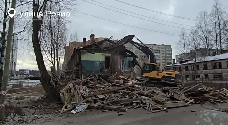 Колыхматова: Приступили к сносу аварийных домов на улице Ровио!