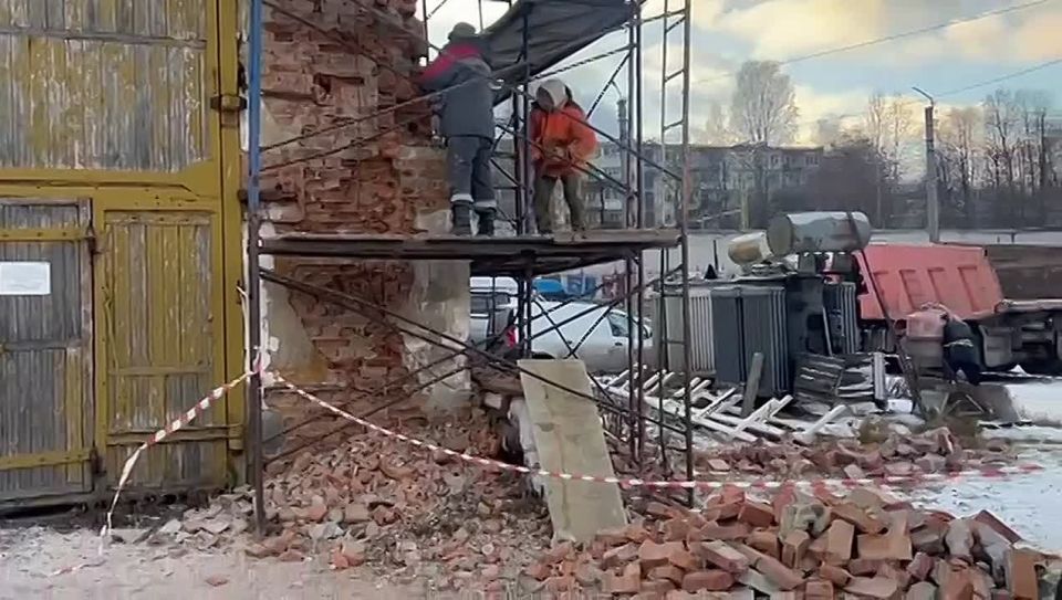 Колыхматова: Продолжаем перезагрузку нашего предприятия «Городской транспорт»: закупаем автобусы и троллейбусы, обучаем новых водителей, а теперь приступили и к ремонту здания гаража