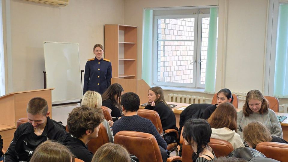 В преддверии Всероссийского дня правовой помощи детям сотрудники СУ СК России по Республике Карелия провели профориентационное мероприятие для школьников