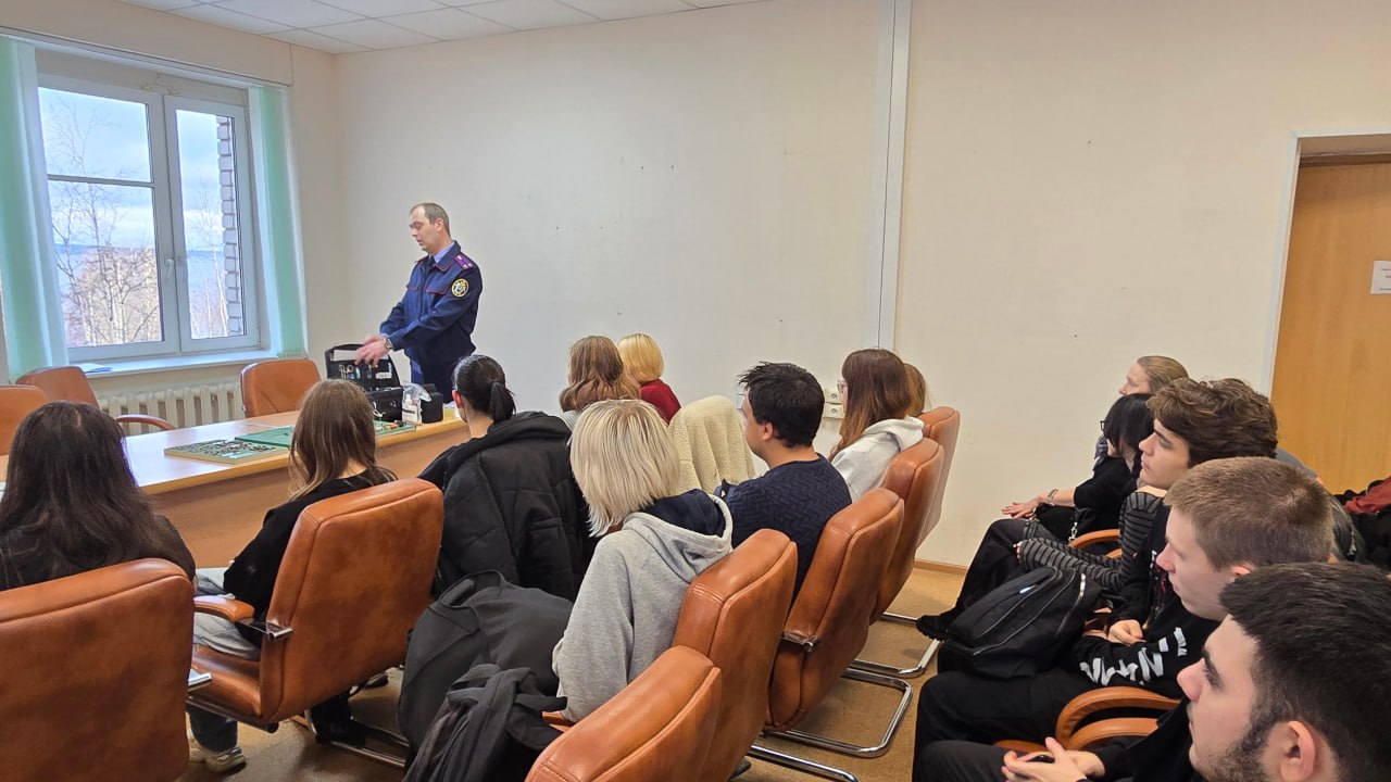 В преддверии Всероссийского дня правовой помощи детям сотрудники СУ СК России по Республике Карелия провели профориентационное мероприятие для школьников В преддверии Всероссийского дня правовой помощи детям сотрудники СУ СК России по Республике Карелия провели профориентационное мероприятие для школьников