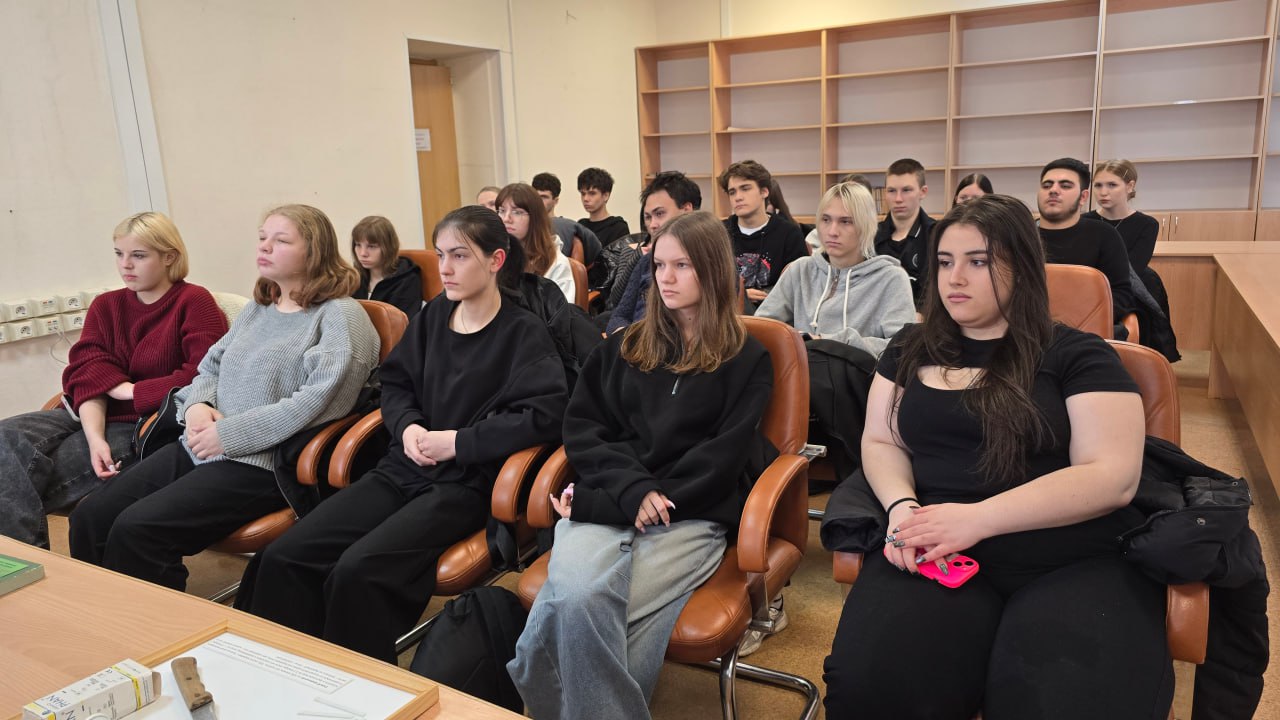 В преддверии Всероссийского дня правовой помощи детям сотрудники СУ СК России по Республике Карелия провели профориентационное мероприятие для школьников В преддверии Всероссийского дня правовой помощи детям сотрудники СУ СК России по Республике Карелия провели профориентационное мероприятие для школьников