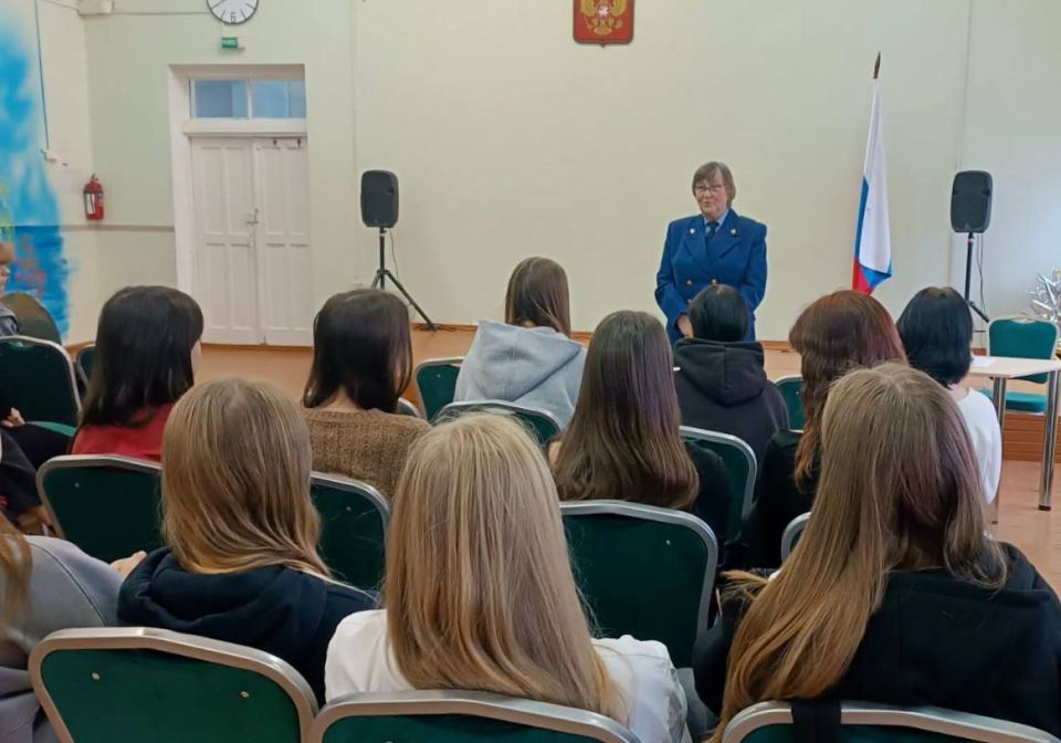 0 Ветеран органов прокуратуры республики Татьяна Евгеньевна Иванова провела для учеников 9 класса тематическое занятие
