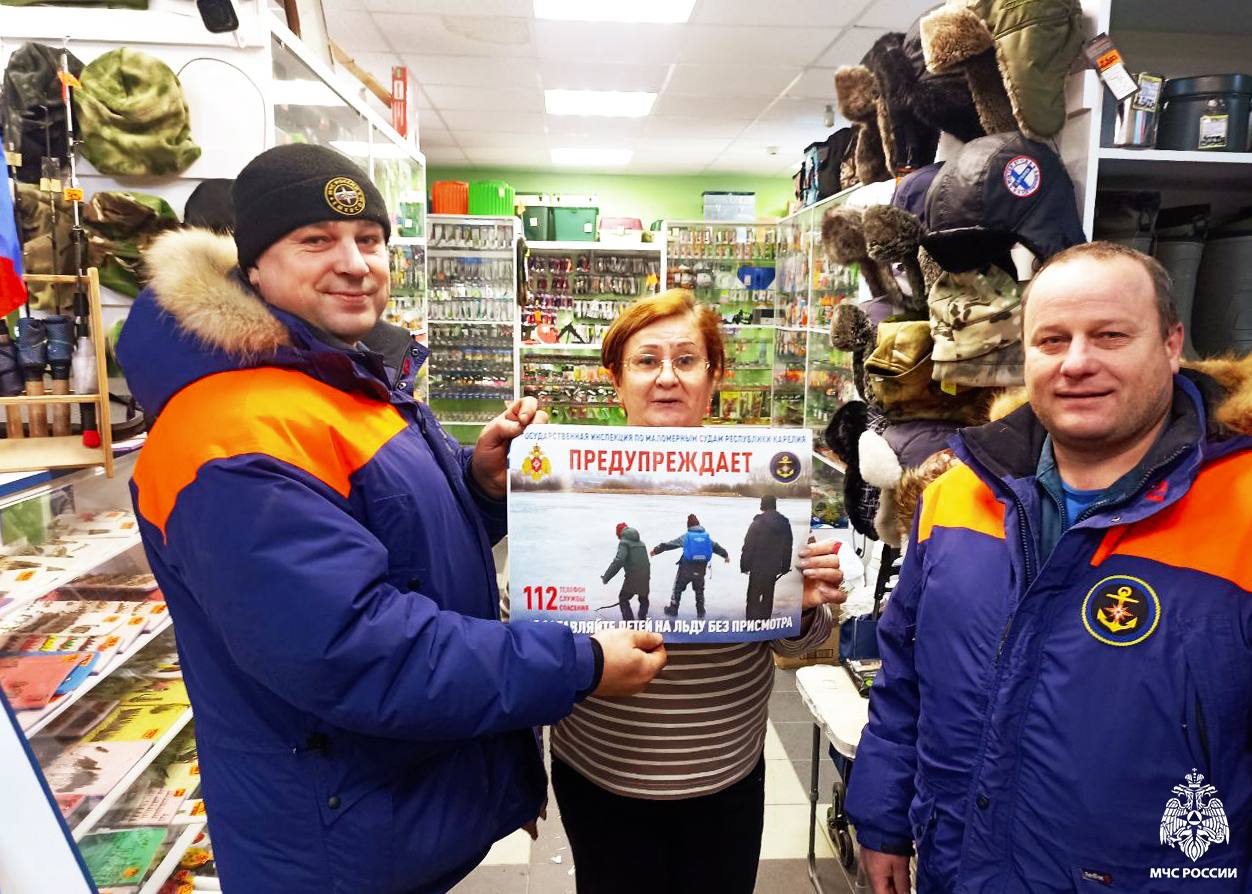 Патруль во благо. Государственные инспекторы по маломерным судам центра ГИМС проводят патрулирование водных объектов по всей Карелии, посещая не только территории вблизи водоёмов, но и другие предполагаемые места скопления... Патруль во благо. Государственные инспекторы по маломерным судам центра ГИМС проводят патрулирование водных объектов по всей Карелии, посещая не только территории вблизи водоёмов, но и другие предполагаемые места скопления...