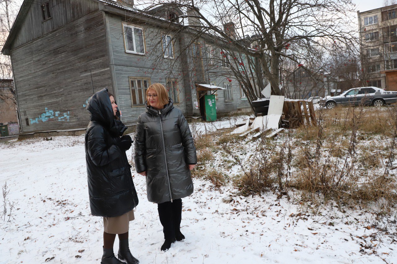 Анна Лопаткина провела встречу с главным врачом поликлиники №3 Анна Лопаткина провела встречу с главным врачом поликлиники №3